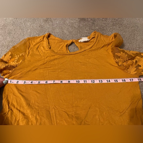 Clyde and Baxter golden yellow blouse - Picture 7 of 9